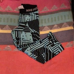 Nike Crop Leggings
